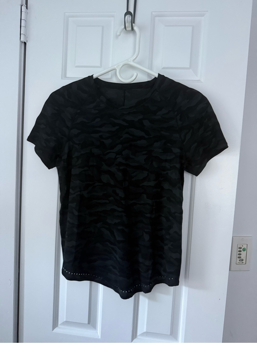 lululemon athletica Rise and Run Women's Black Camouflage Short-Sleeve Tee